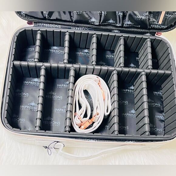 C'est La Vie Makeup Carry Case with Adjustable Dividers - Picture 5 of 5